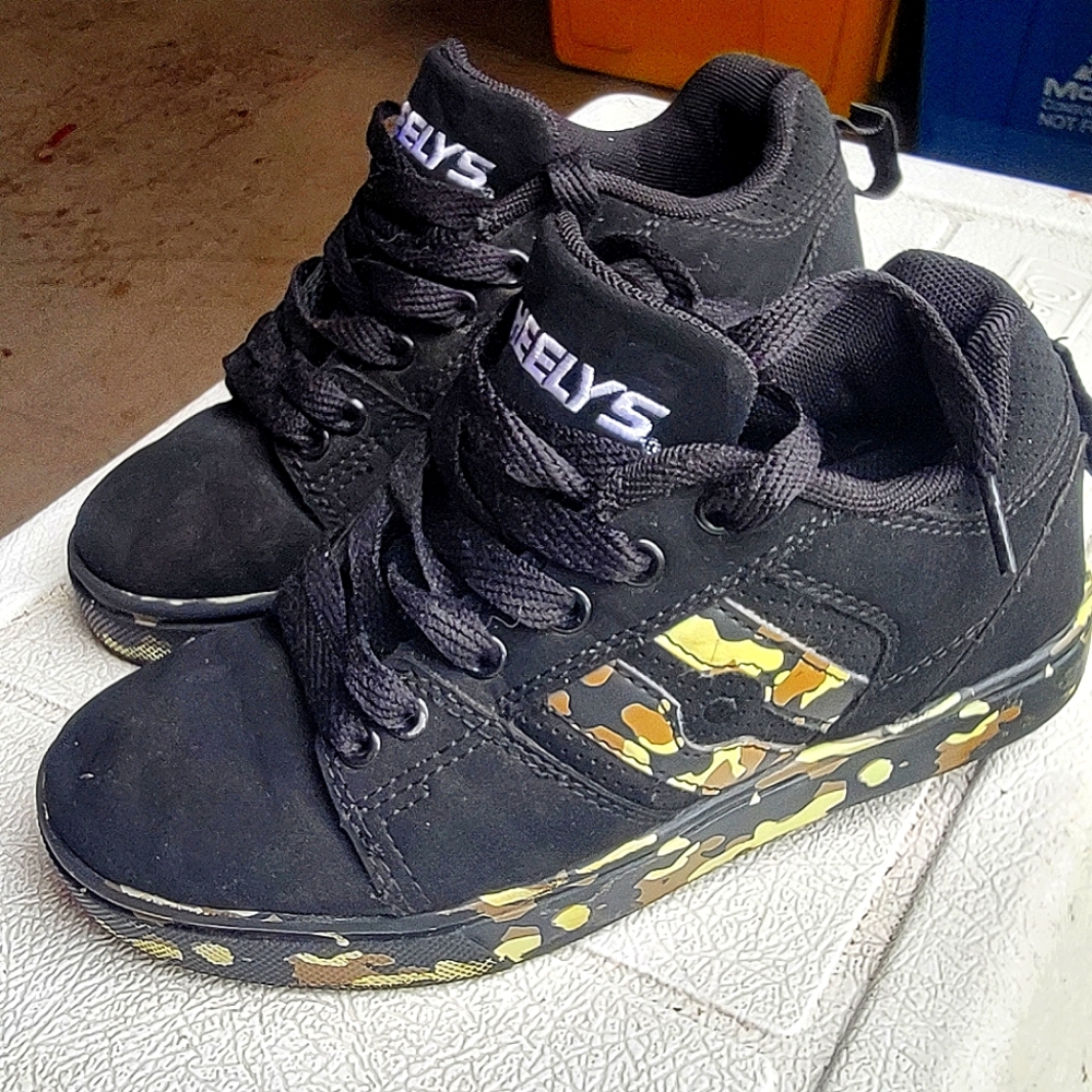 Heely's Camo Kids Size 2 W/ Kit